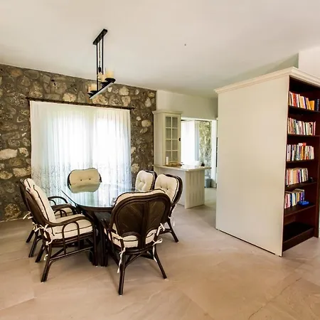 Yaba Villa